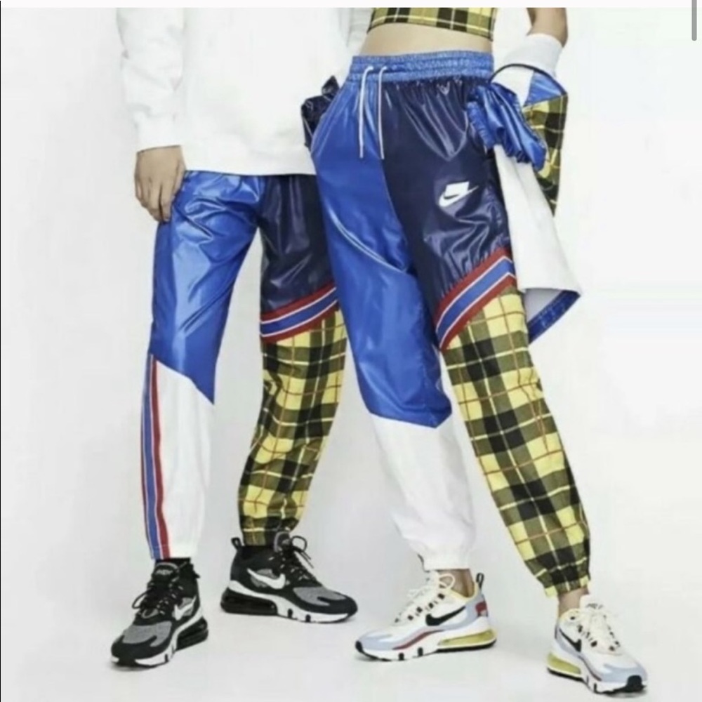 NIKE - Picture 5 of 13